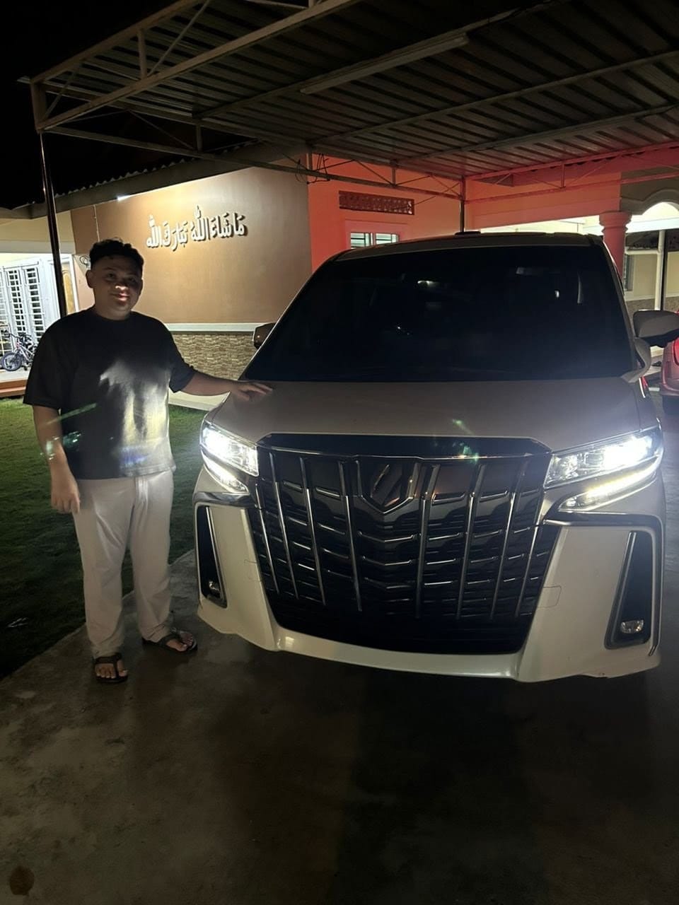 Al-Rizqi verified customer collecting their rental