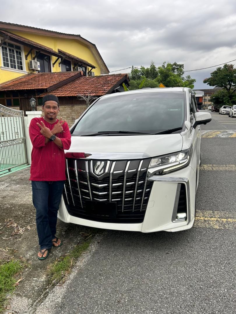 Al-Rizqi verified customer collecting their rental