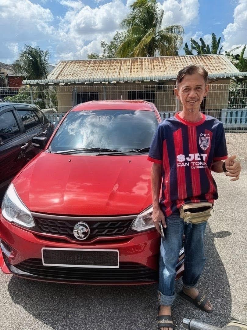 Al-Rizqi verified customer collecting their rental