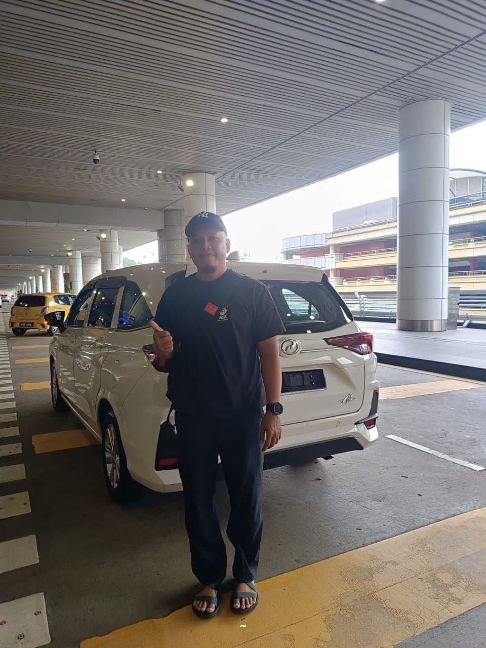 Al-Rizqi verified customer collecting their rental