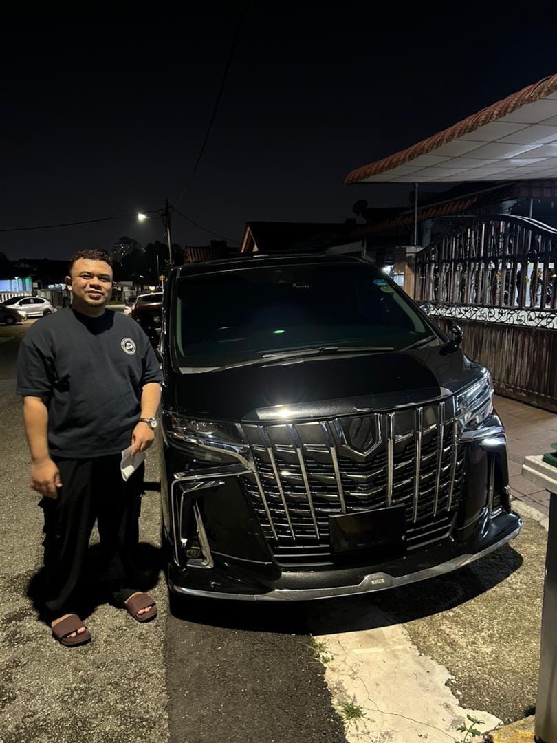 Al-Rizqi verified customer collecting their rental