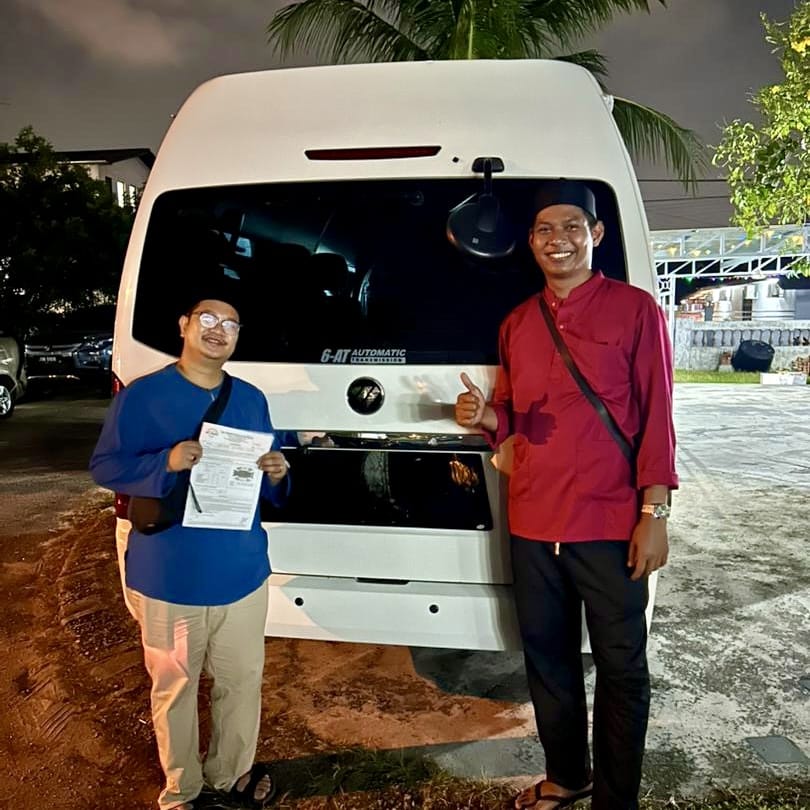 Al-Rizqi verified customer collecting their rental