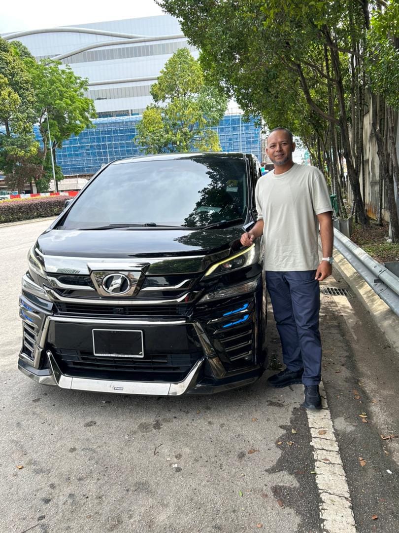 Al-Rizqi verified customer collecting their rental