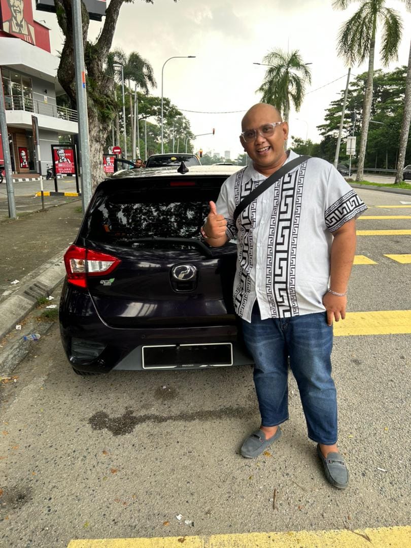 Al-Rizqi verified customer collecting their rental