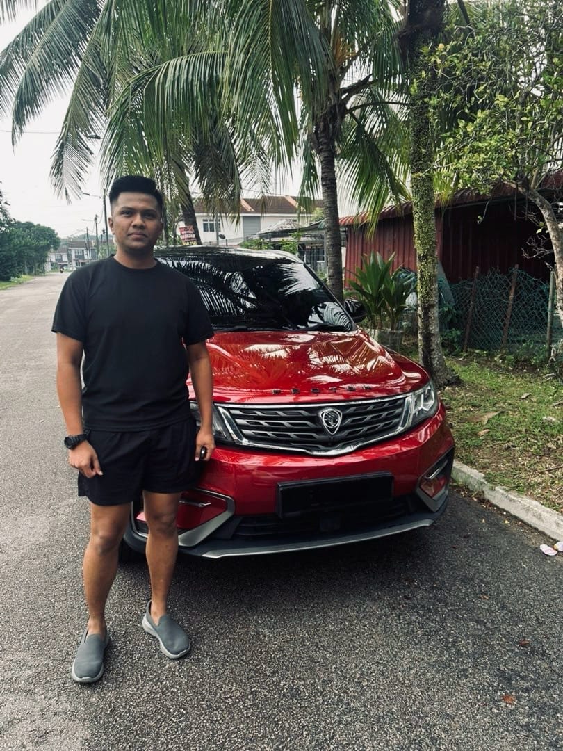 Al-Rizqi verified customer collecting their rental