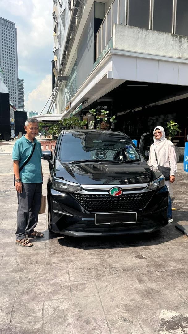 Al-Rizqi verified customer collecting their rental