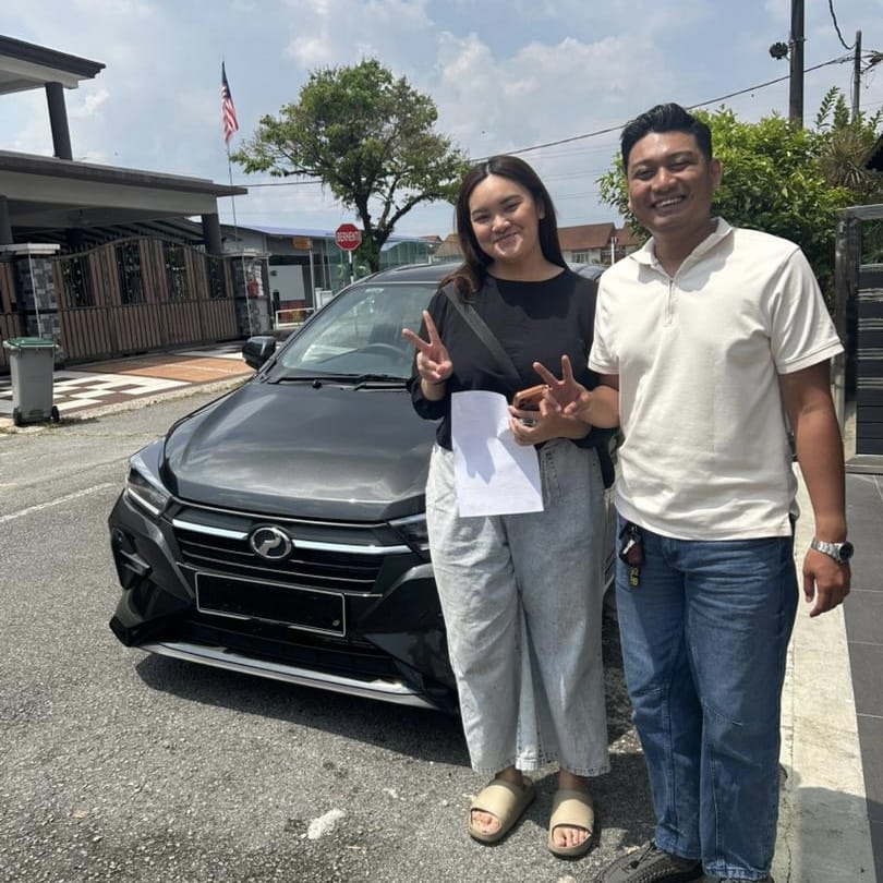 Al-Rizqi verified customer collecting their rental